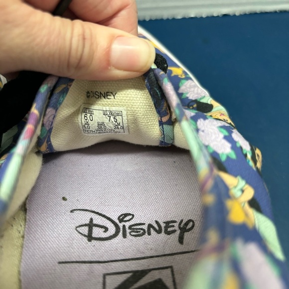 Vans Disney collab Authentic Jasmine Princess shoes size 6M, 7.5W - Picture 4 of 6